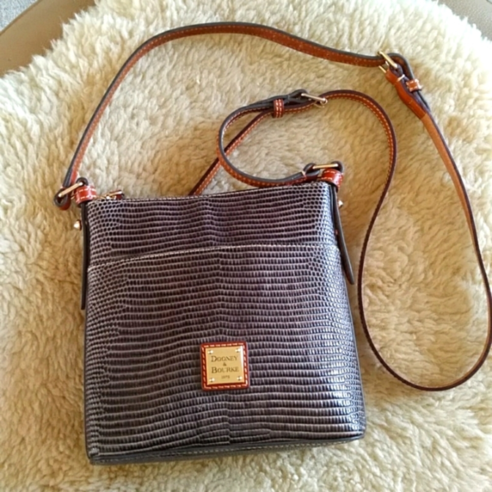 Beautiful NWOT Dooney & Bourke Crossbody Bag